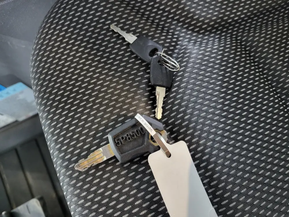 file (17) caterpillar 301.8 2t 265 h 2022