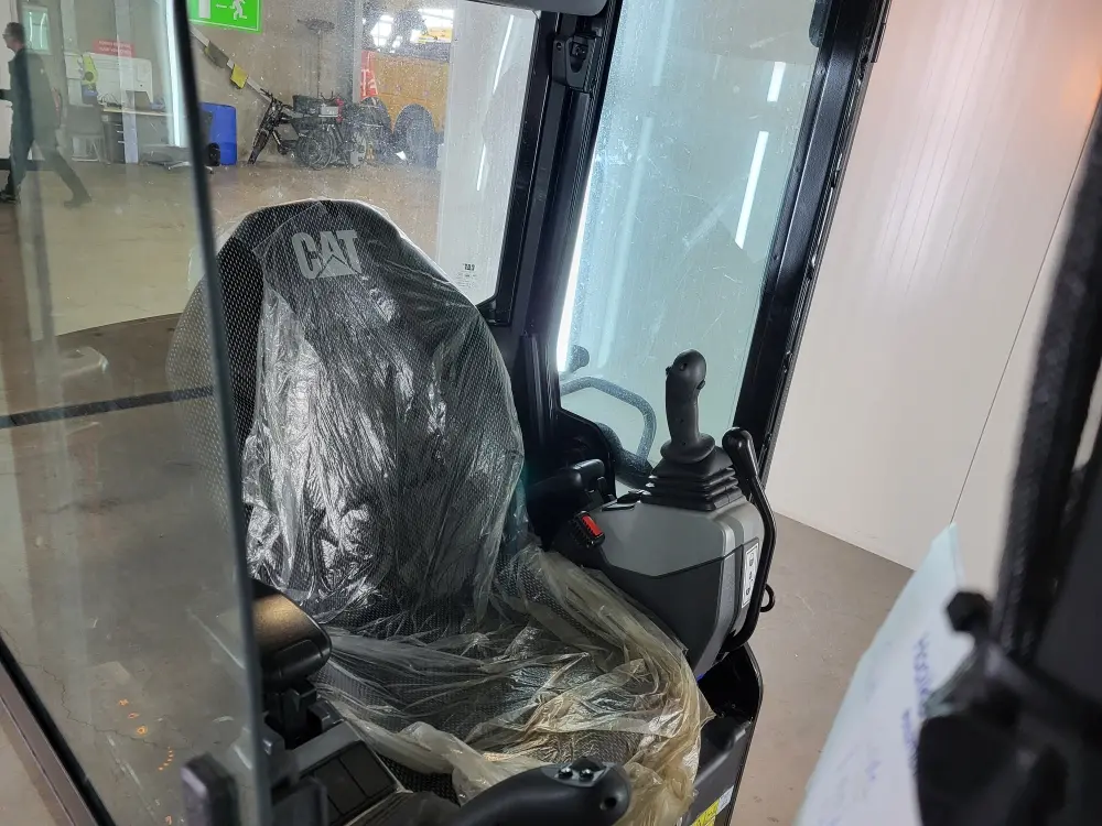 file (7) caterpillar 301.8 2t 265 h 2022