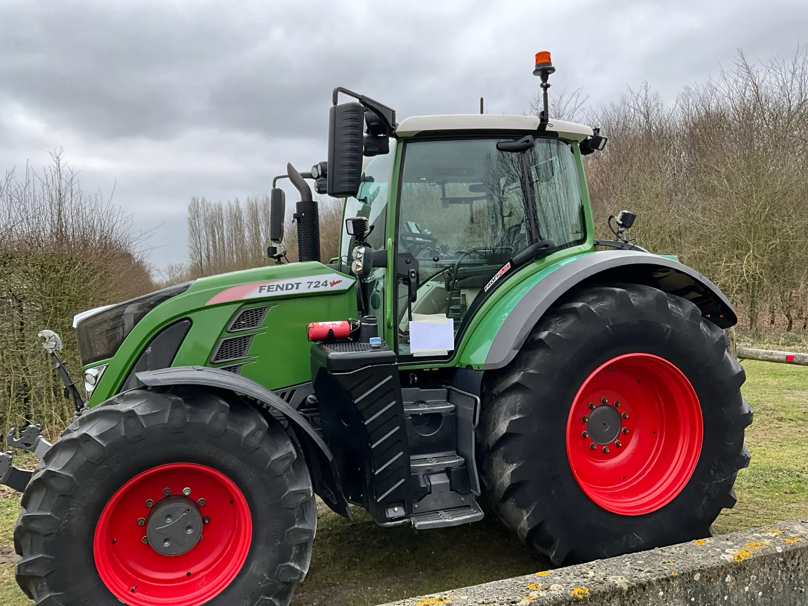 file (8) fendt 724 vario profiplus – 245 ch – 2017 – 5 775 h